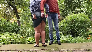 Obese Dilettante MILF pissing outdoor